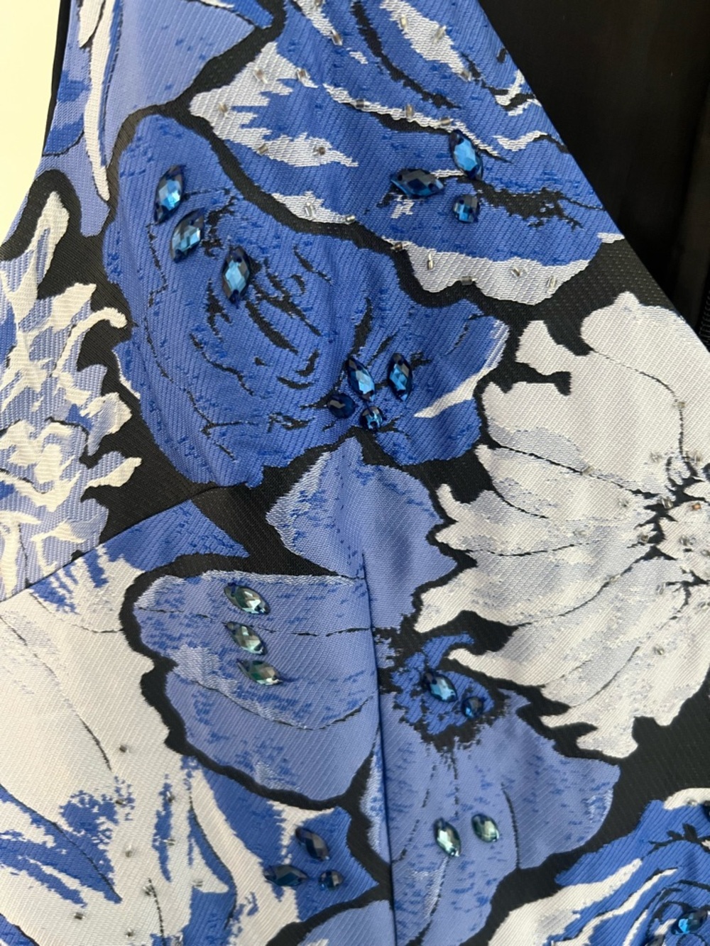 Adrianna Papell Blue and White Floral V-Neck Midi Dress - Picture 5 of 9